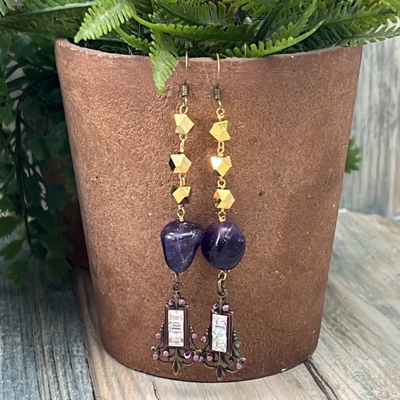 ⭐️Adorned Crown Artisan Assemblage amethyst rhinestone gold cube earrings - Picture 2 of 10